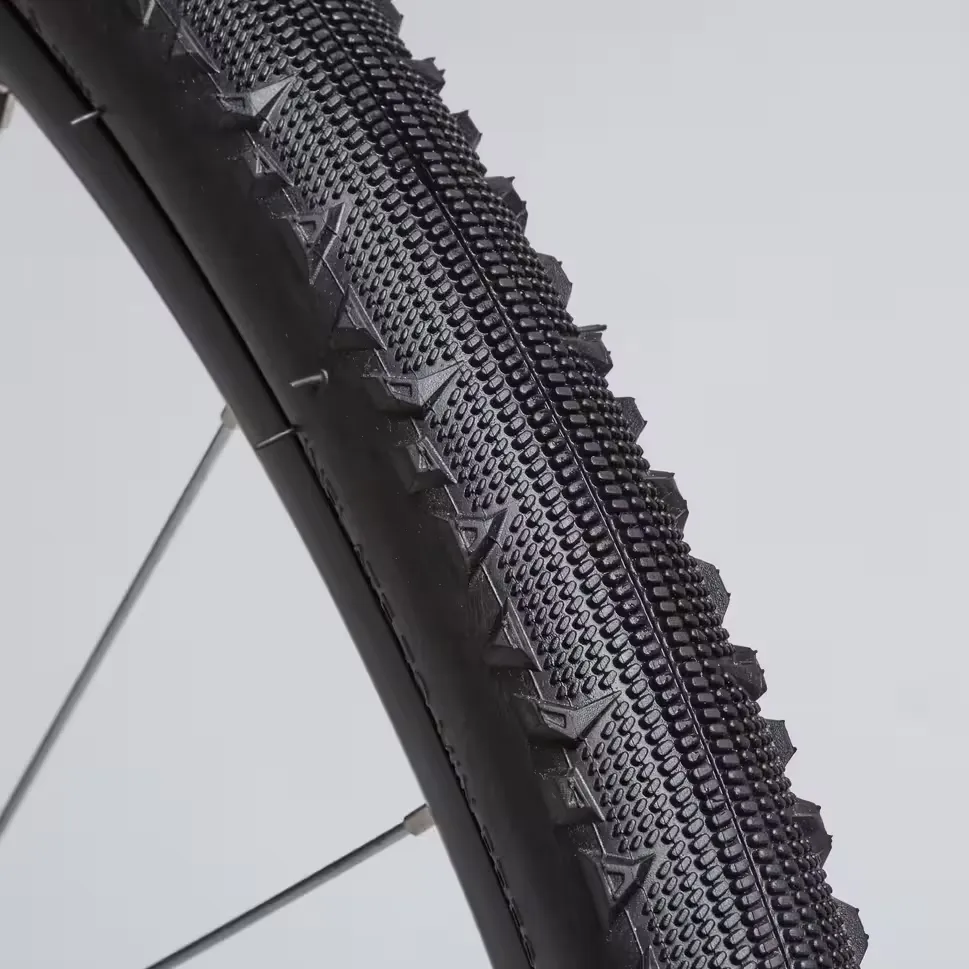 Road and gravel tyre tread